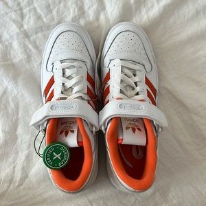 Never worn Adidas forum low sneakers
